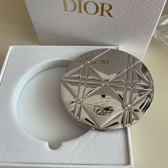 Christian Dior Beauty VIP GWP Metalic Quilted Compact Mirror - Picture 1 of 9